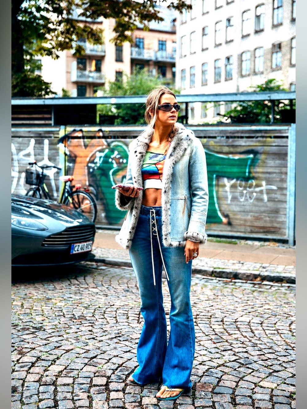 Burberry Light Blue Denim Jacket with White Fur Trim - Picture 2 of 9